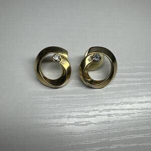 Vintage 80’s Avon Classic Chunky Gold Toned Ribbon Pierced Earrings Timeless